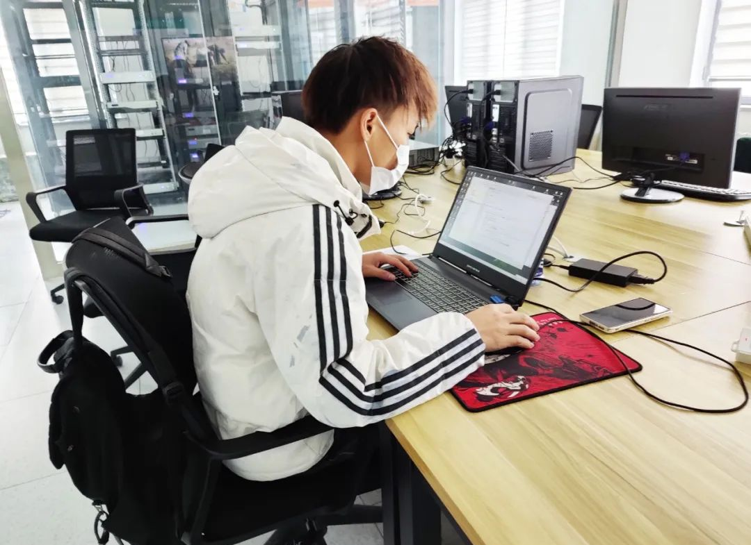 服务客户，凯发K8国际AG人是认真的!